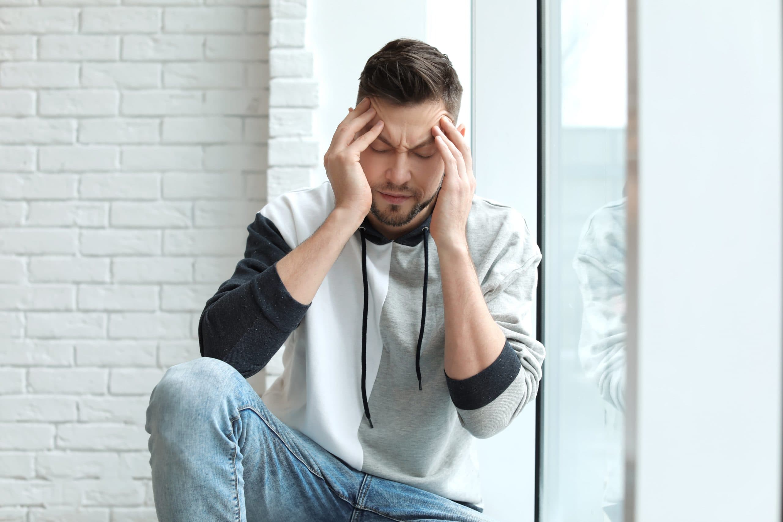 Man suffering headache as sign for delayed accident symptoms.